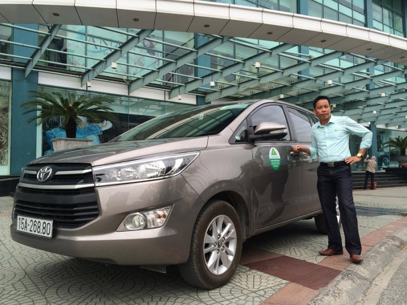 Cars 7 seats for Rent - Toyota Innova 2017