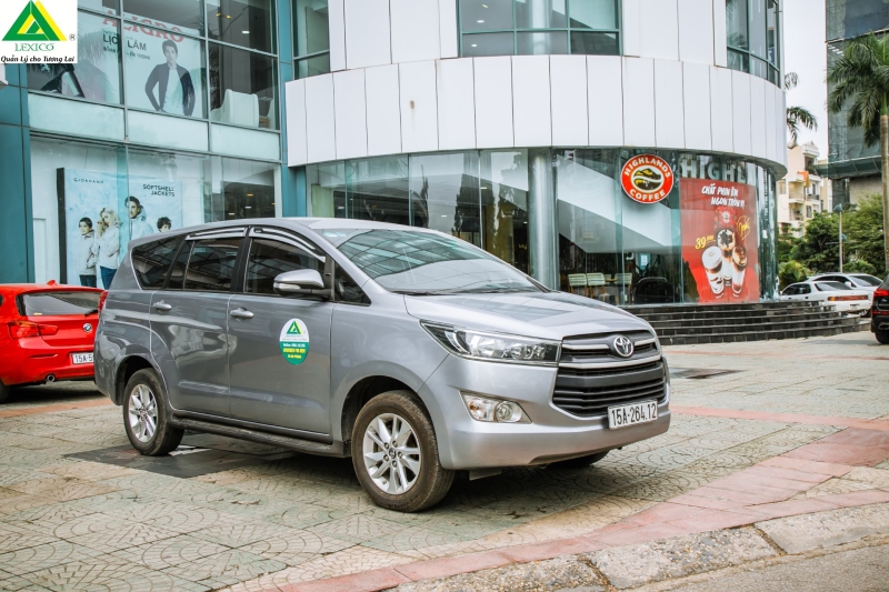 Cars 7 seats for Rent - Toyota Innova New