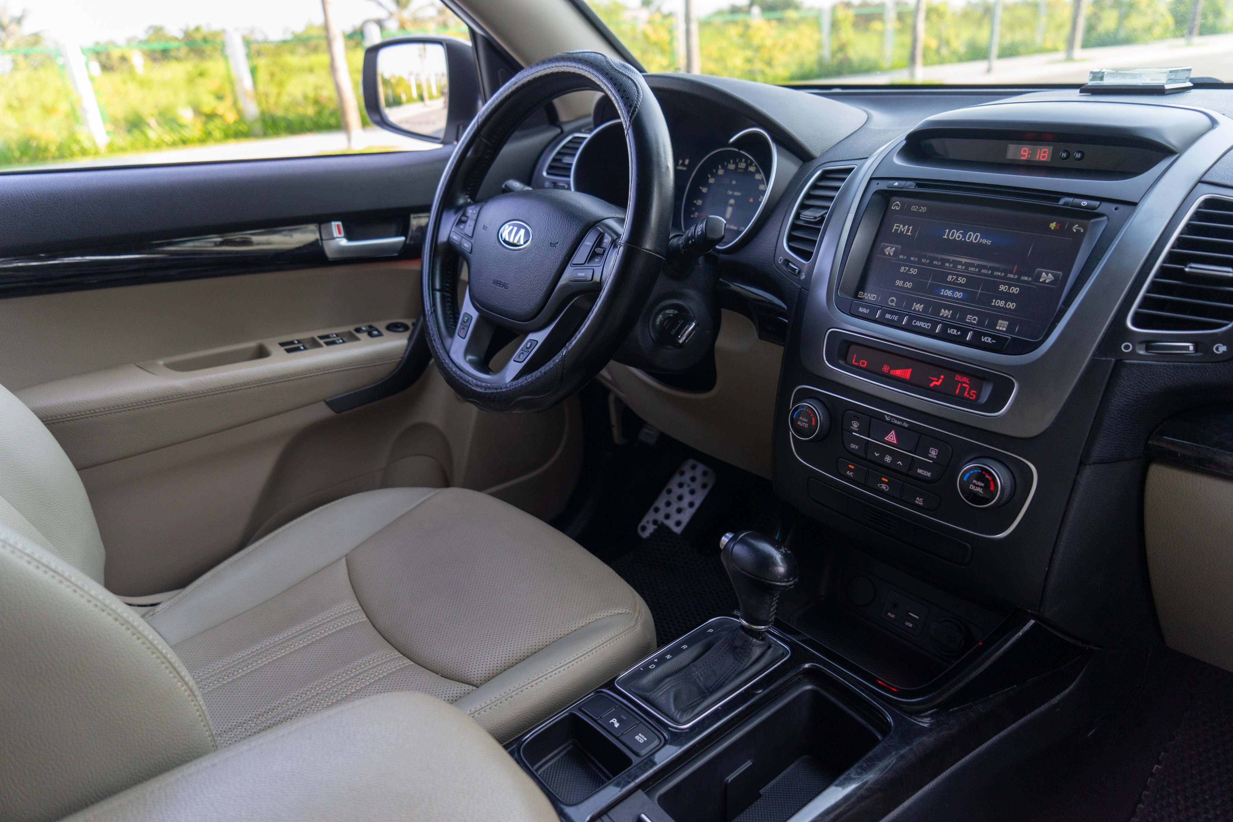7 SEATS CAR RENTAL - KIA SORENTO